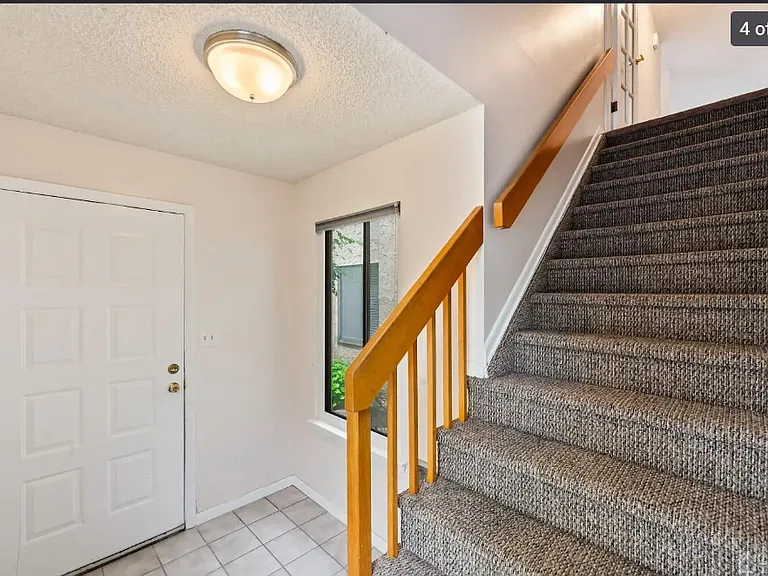 28 Carriage Pl — Photo 4