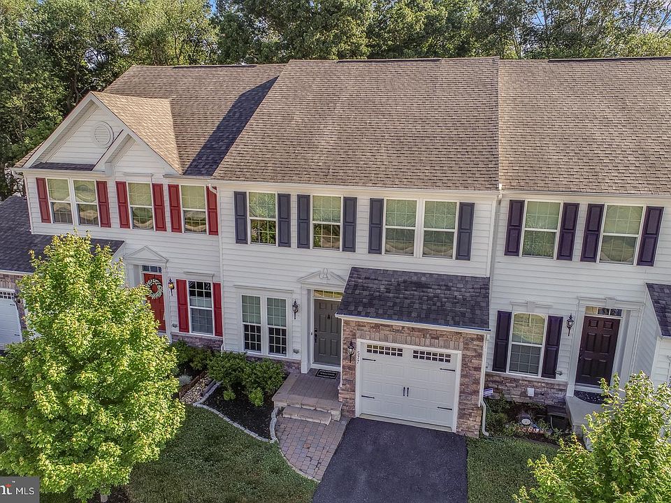 1st image of 577 Canal Dr