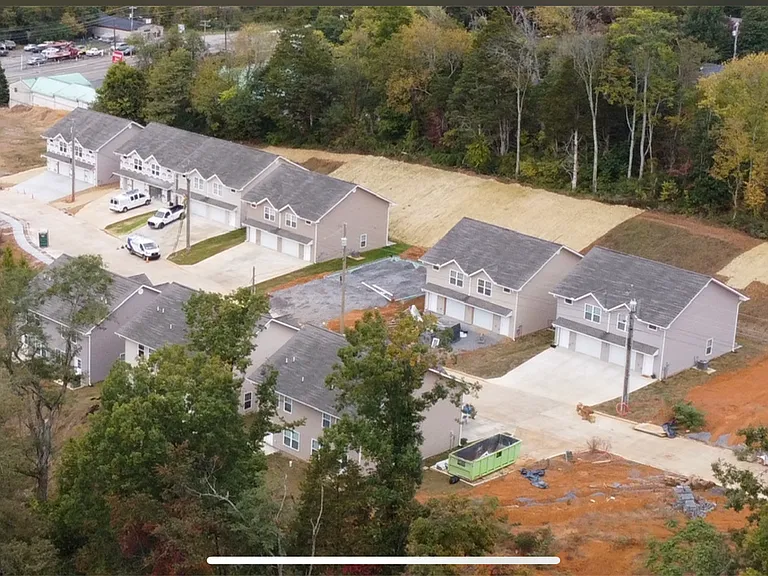 255 Keswick Dr — Photo 4