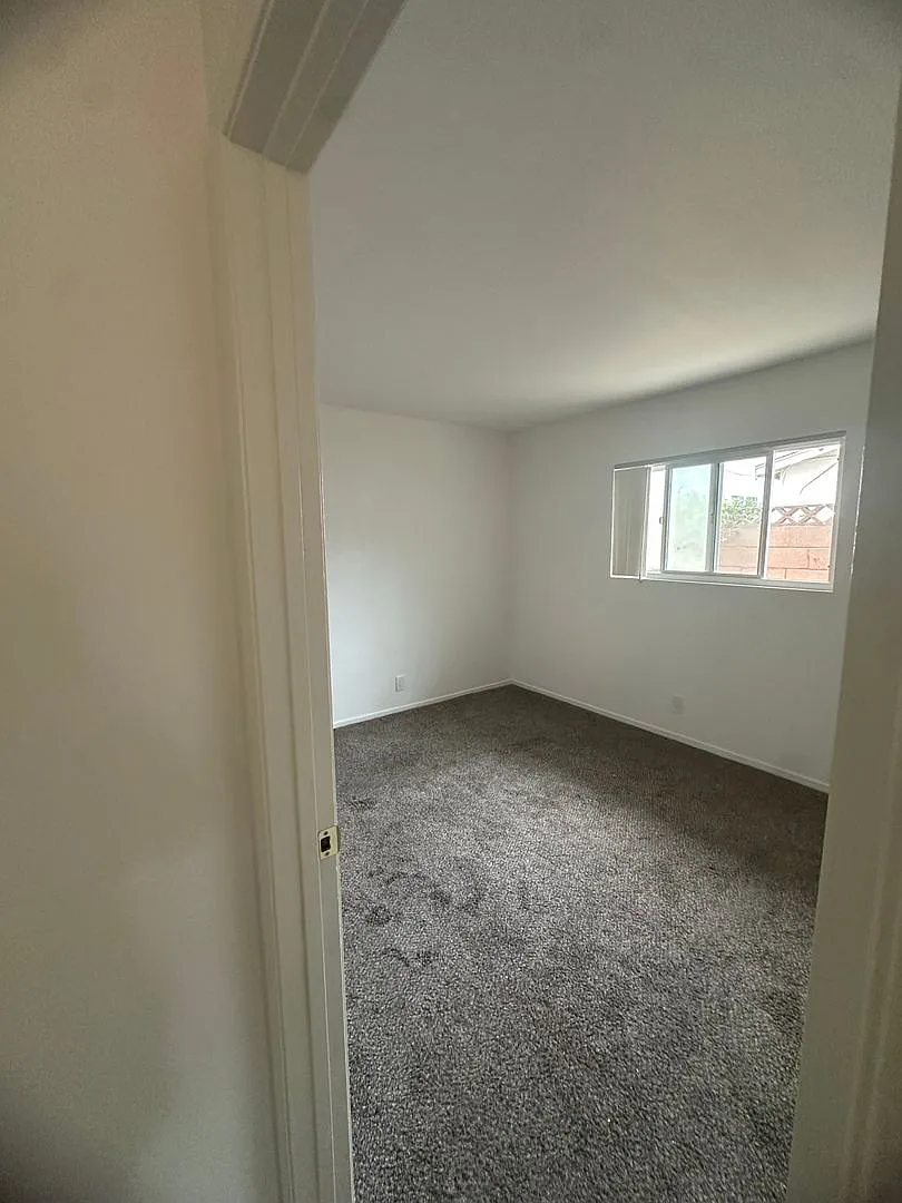 2 Bedroom 1 Bath Downstairs Unit On Silverstrand Beach — Photo 4