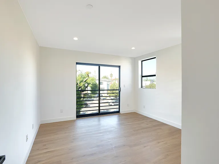 1858 S Redondo Blvd #5/6 — Photo 19