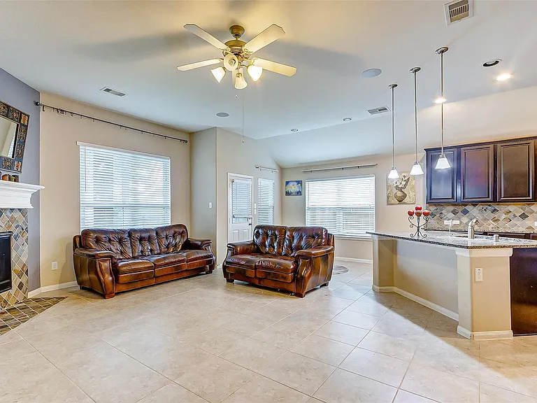 9419 Sparrow Creek Ct — Photo 4