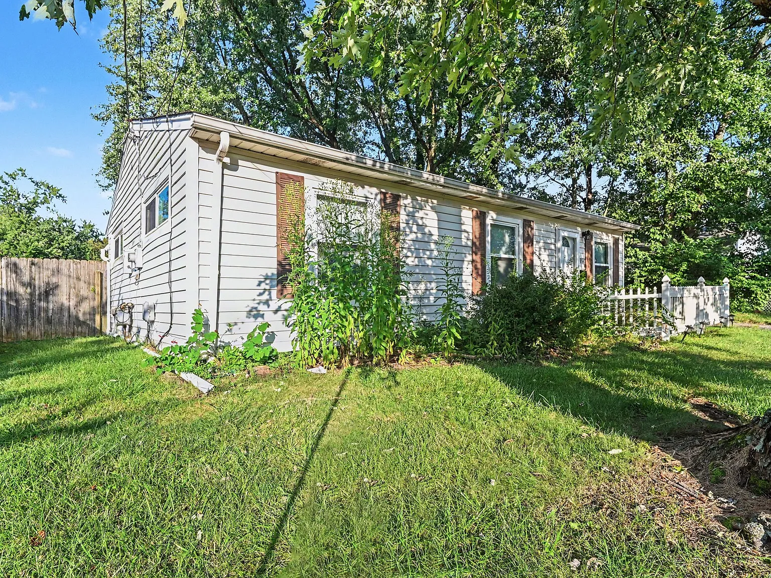 3 bed, 925 sqft, $1,800 — Photo 3