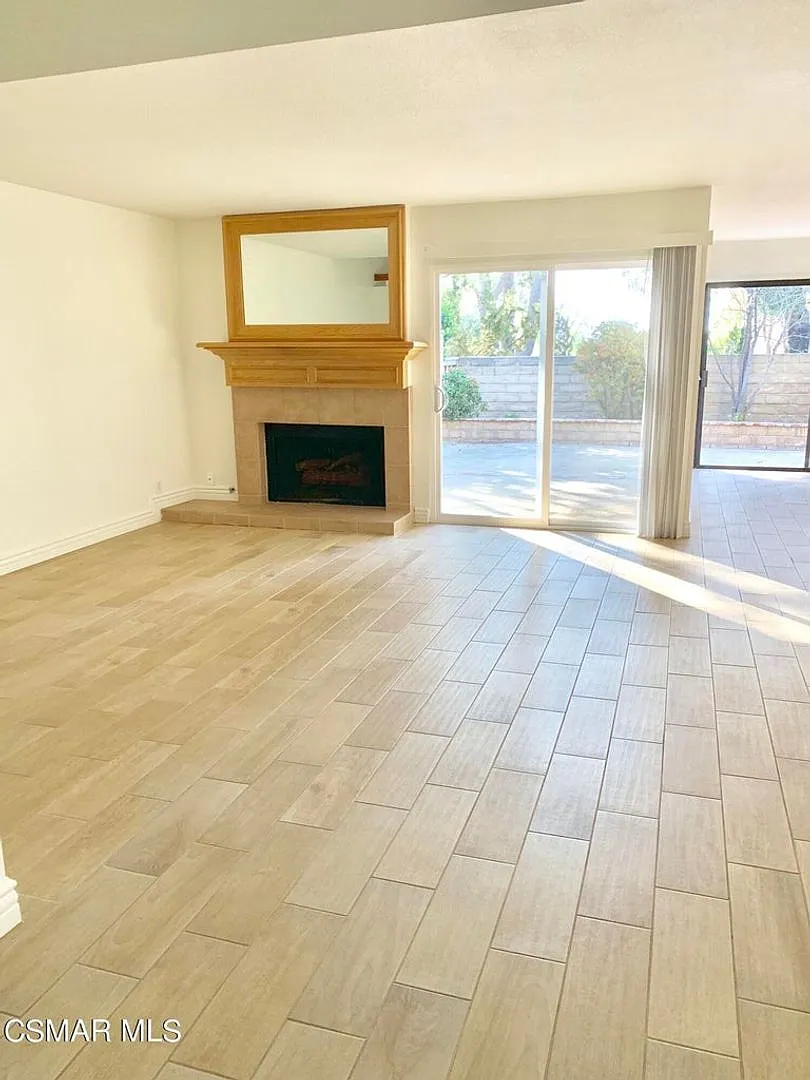 Move in Ready! Sought out Racquet Club Villas — Photo 3