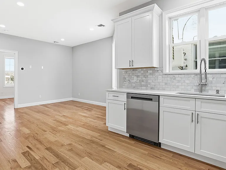560-562 Warburton Ave #2A — Photo 5