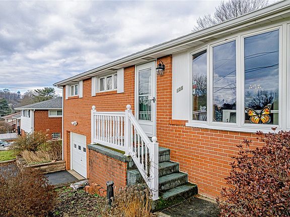 4th image of 608 Courtview Dr