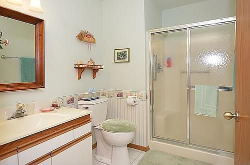 5th image of 117 E Sutton Pl