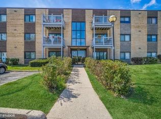 674 Pinecrest Dr APT 103, Prospect Heights, IL 60070