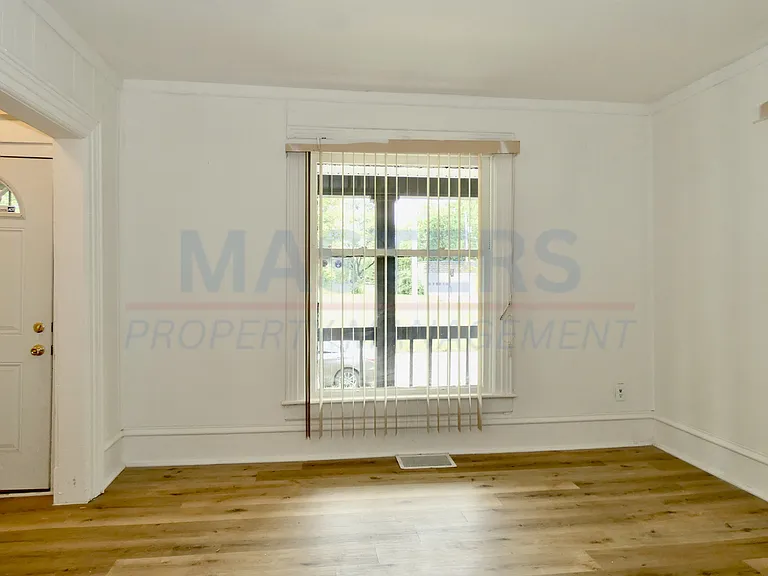 1026 Oakwood Ave — Photo 9