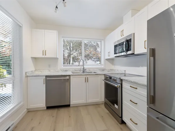 689 Bay St #103, Victoria, BC V8T 5H9