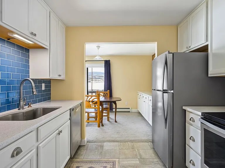 110 Carriage Rd #8 — Photo 1