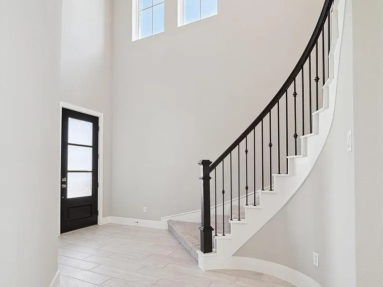 127 Nightshade St — Photo 4