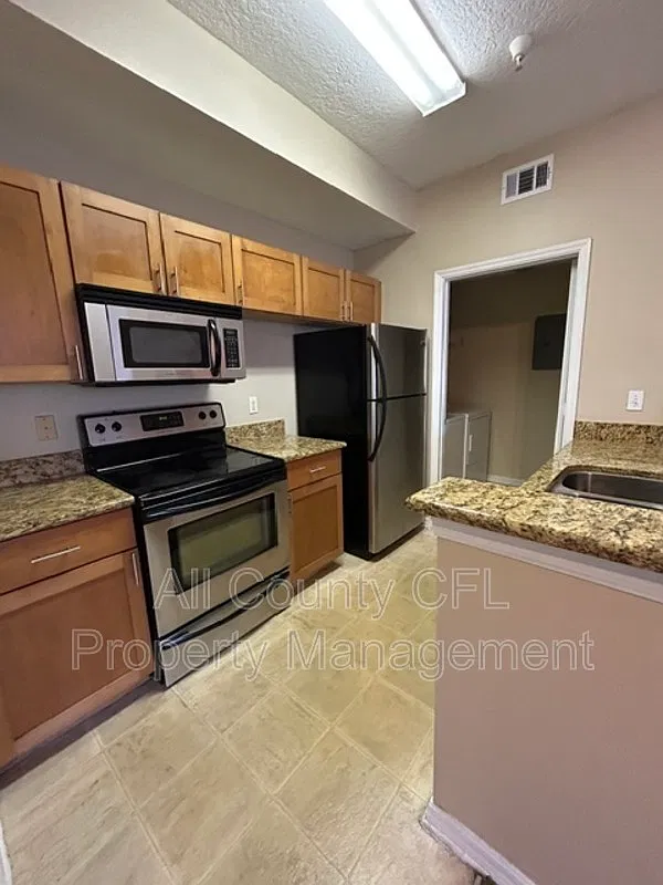 1 bed, 1.0 bath, 840 sqft, $1,300 — Photo 3