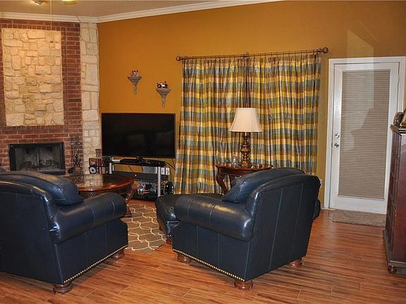 4th image of 318 E Hillcroft Dr