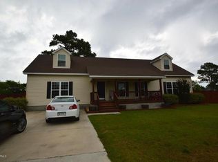 100 Marina Leigh Dr, Hubert, NC 28539