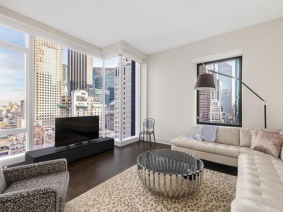 2nd image of 20 W 53rd St #23A