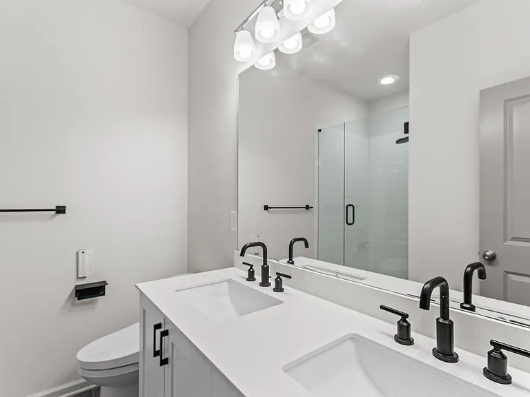 916 Brees Ct — Photo 17