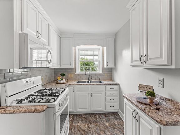 3rd image of 317 S New Castle St