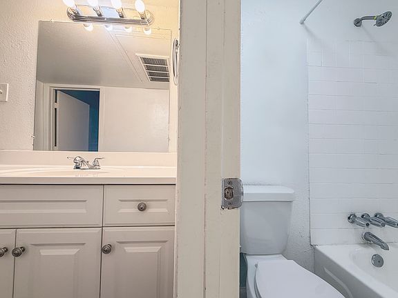 3rd image of 5029 Live Oak St #9