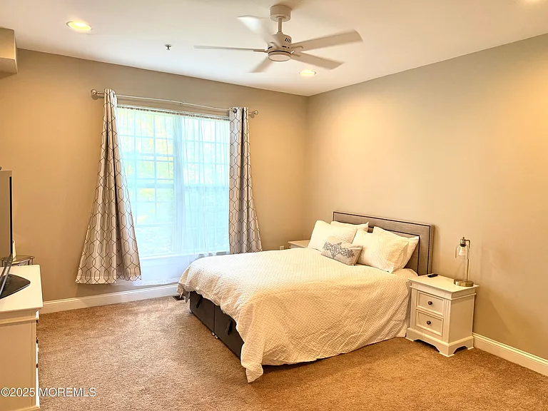910 Abby Rd — Photo 14