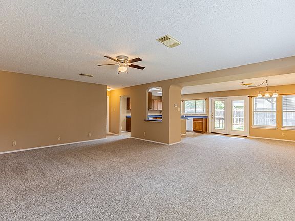 5th image of 756 Pinehurst Dr