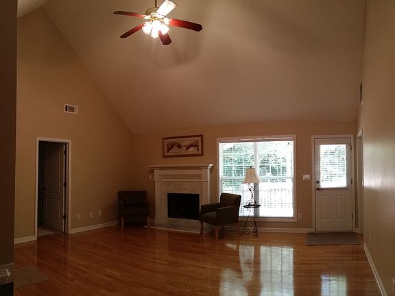 4th image of 246 Shenandoah Dr