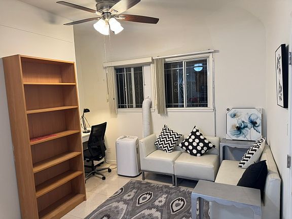 5th image of 851 W 23rd St APT C