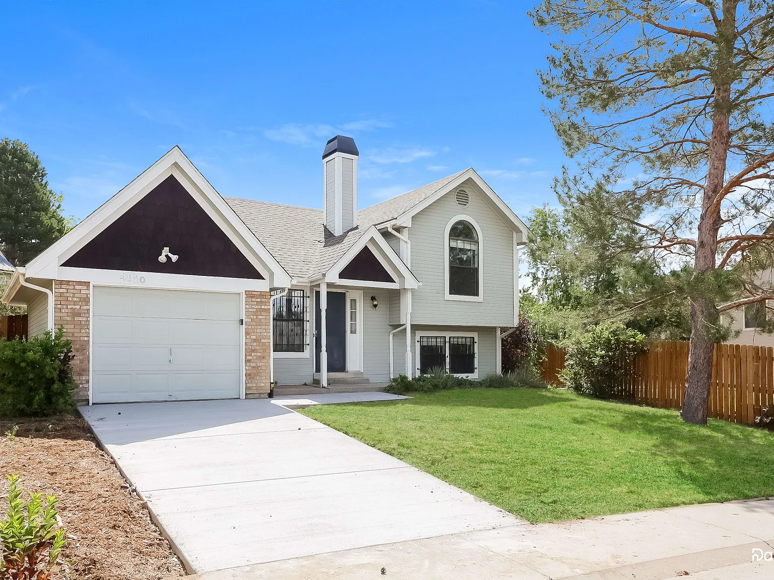 3 bed, 2.0 bath, 1210 sqft, $2,520 — Photo 3