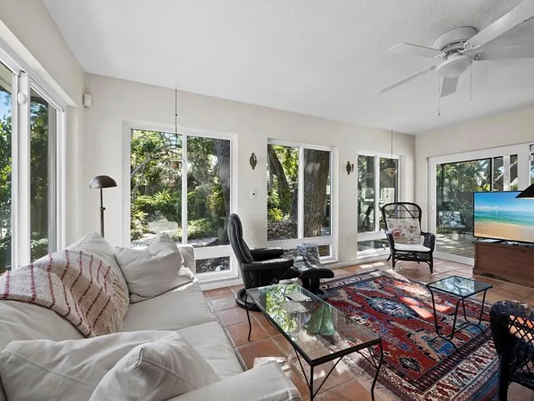 1642 Catalonia Ln — Photo 10