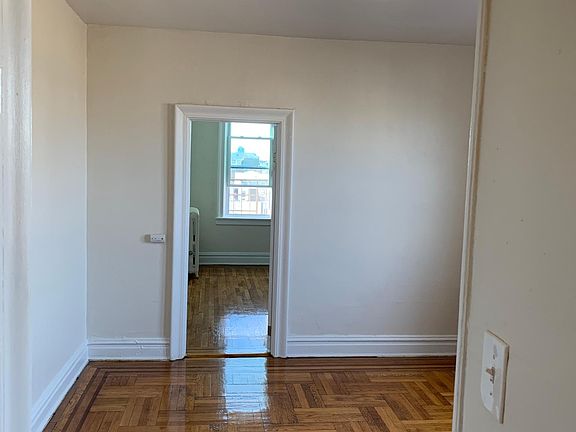 3rd image of 49 Waverly St #26