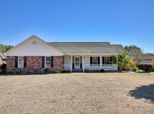 1174 Peggy Ln, Manning, SC 29102