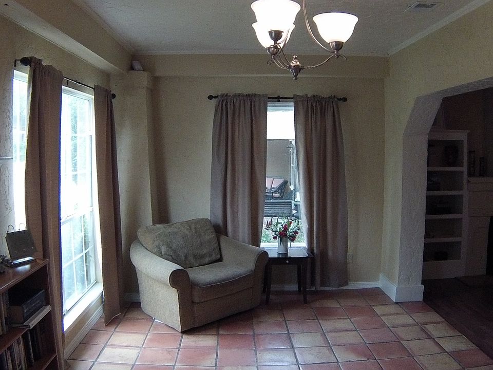 2nd image of 722 Delaware St