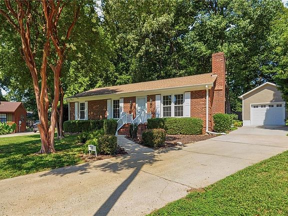 3rd image of 701 N Dale Ct