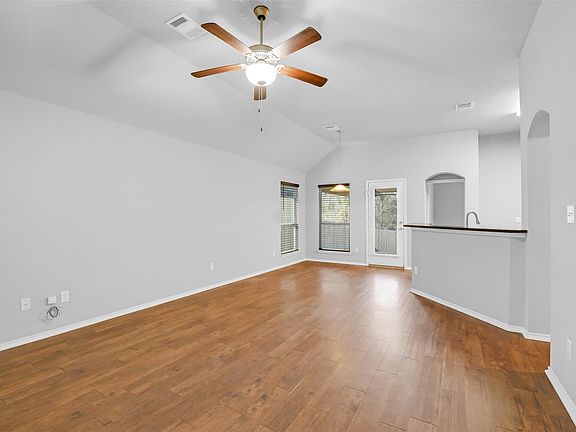 4th image of 151 Doe Run Dr