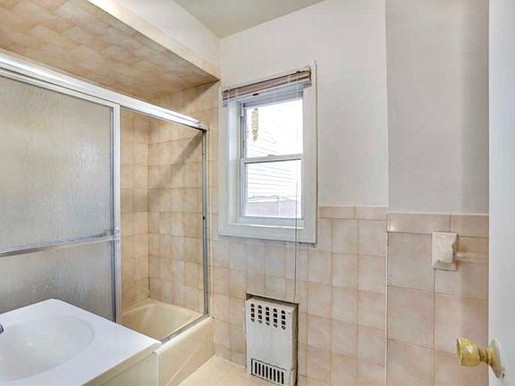 5th image of 29 1/2wright Ave #1