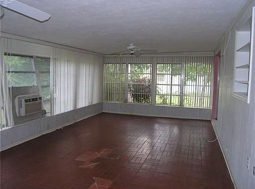 3rd image of 359 E Seminole Dr