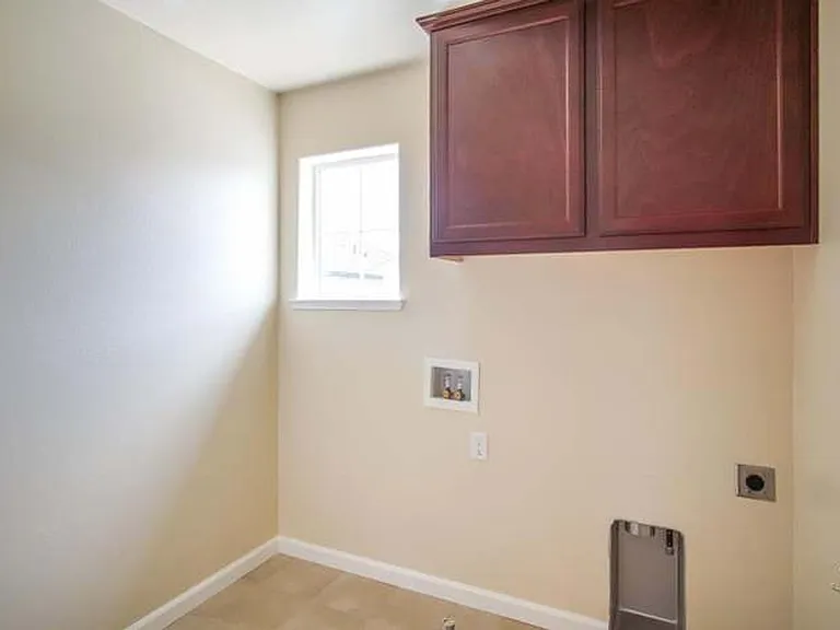 290 Slate Ave — Photo 12