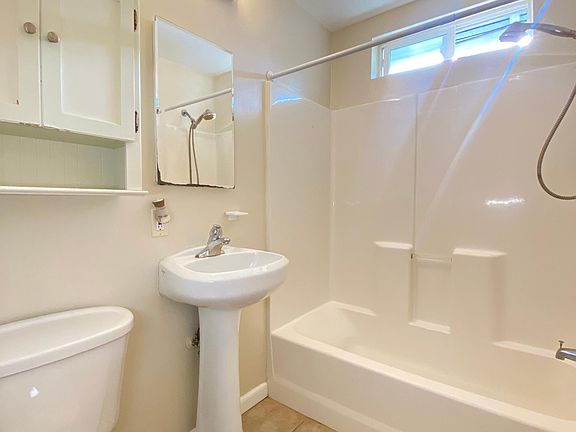 4th image of 2819 Curtis Ave #5