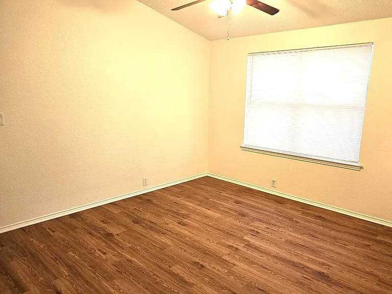 1802 Berkley Ave — Photo 8