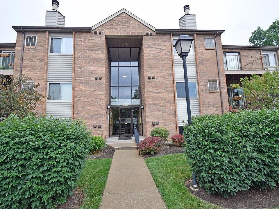 1st image of 5981 Meadowcreek Dr #12
