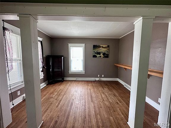 3rd image of 305 Grand Ave