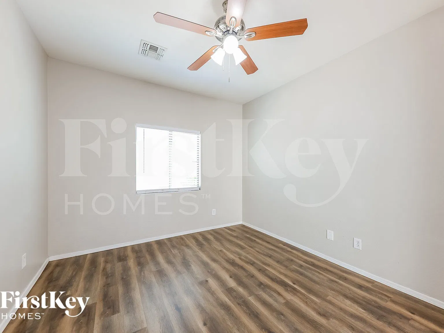 3 bed, 2.5 bath, 2000 sqft, $2,285 — Photo 2