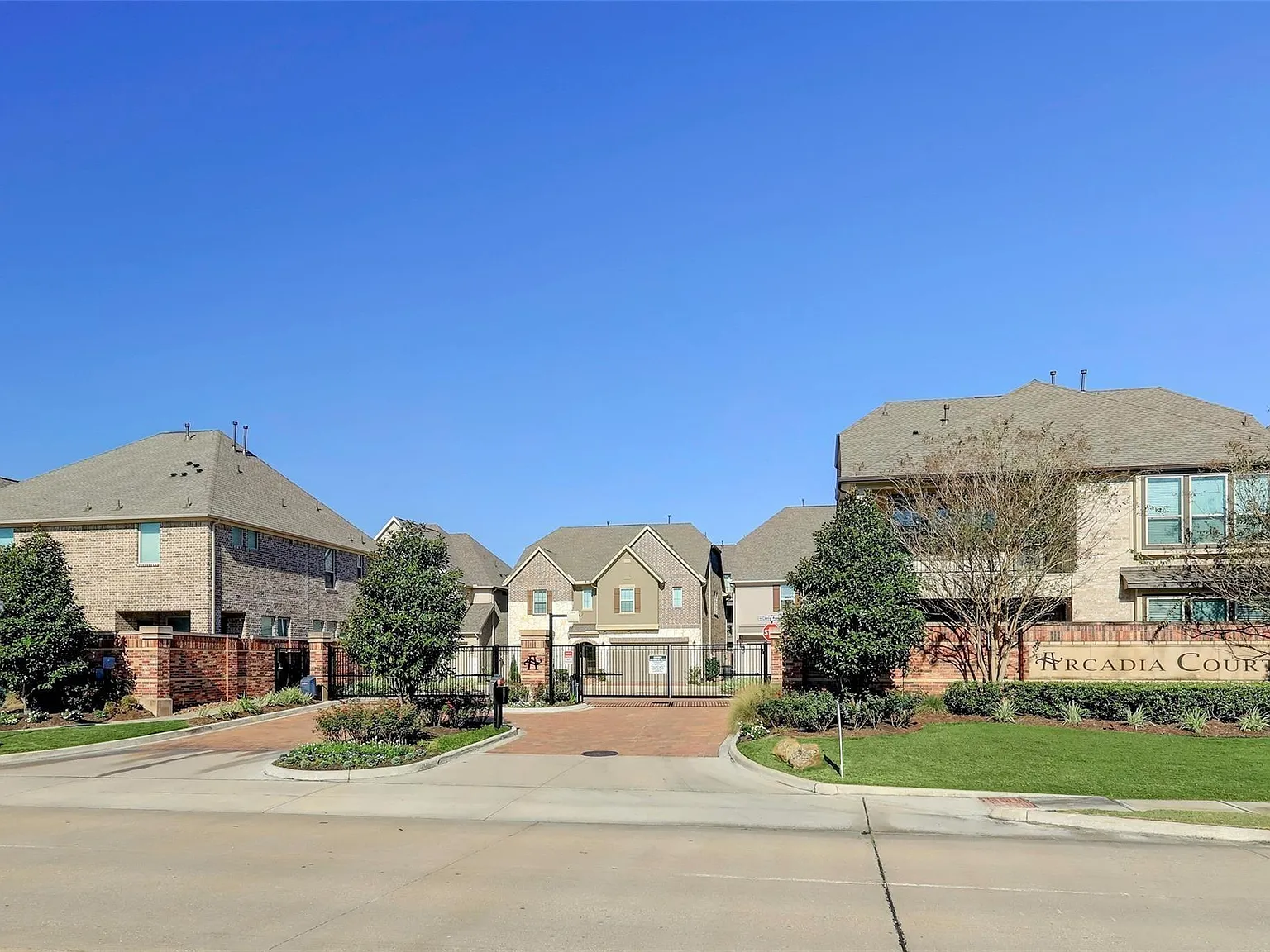 4 bed, 4.0 bath, 3235 sqft, $3,700 — Photo 3