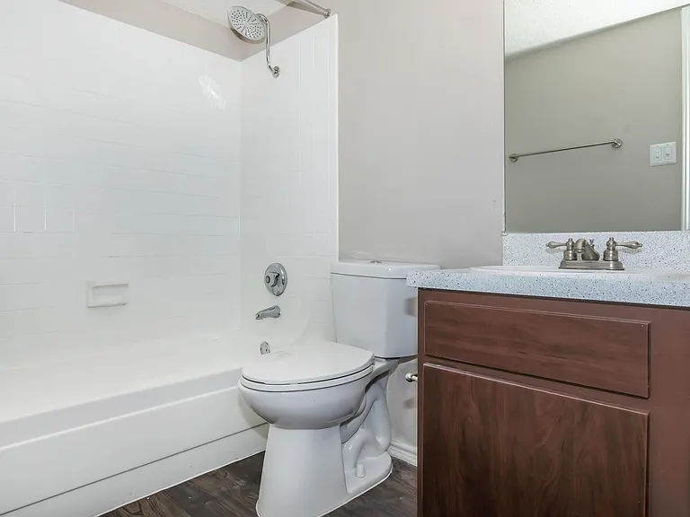 Eagle's Point Apartments — Photo 55