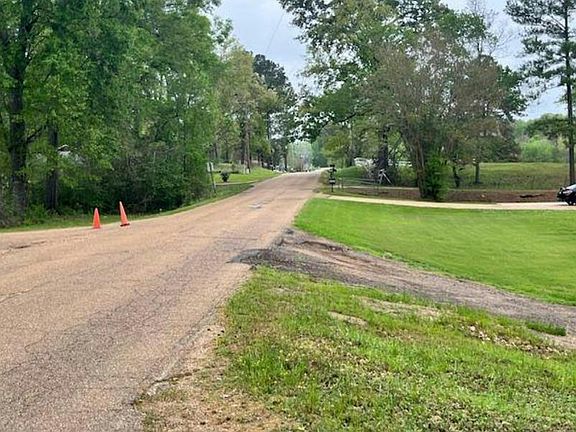 5th image of 3882 Henderson Rd