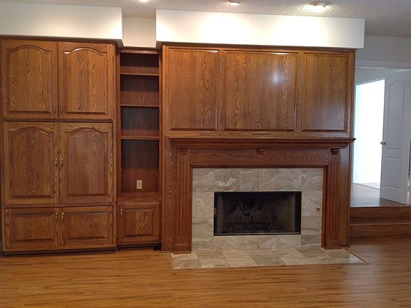 3rd image of 240 N Shadyglen Dr