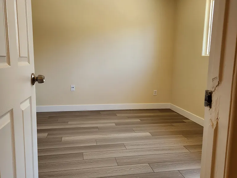 3738 Swift Ave — Photo 11