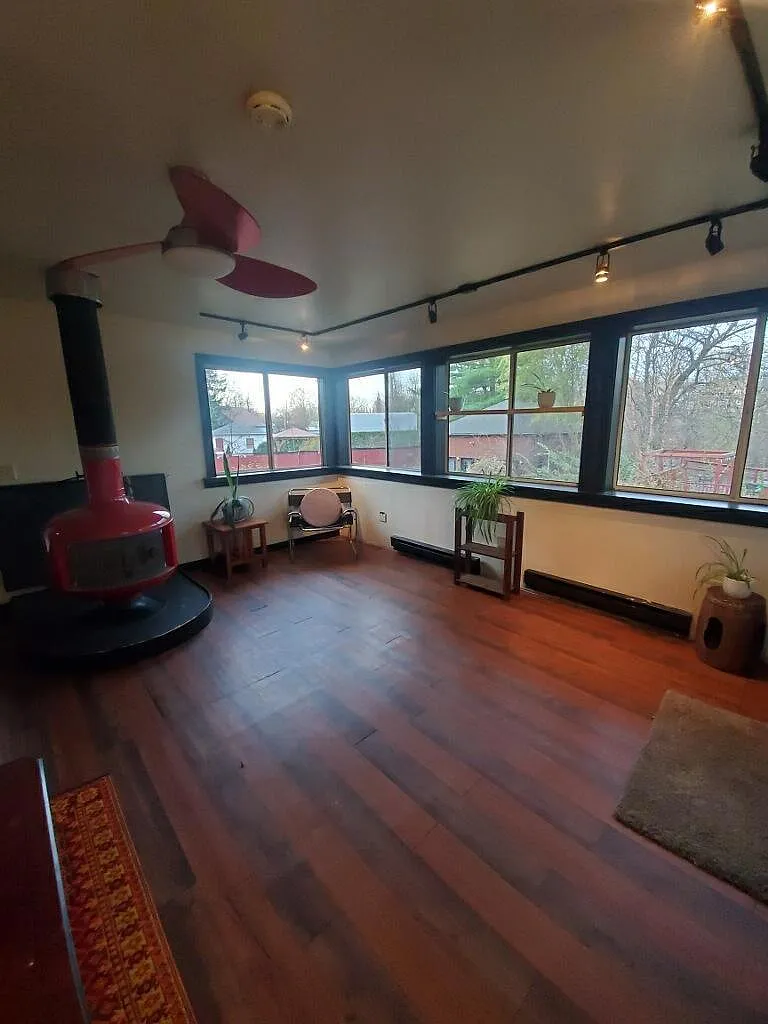 763 High St — Photo 2