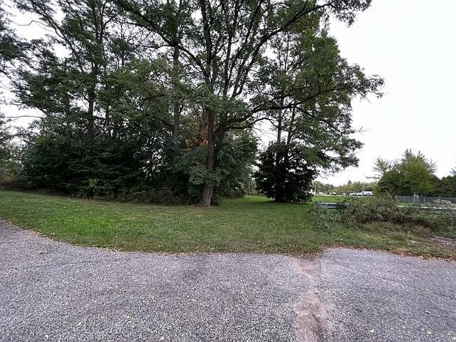 2nd image of 794 Eagle Creek Rd