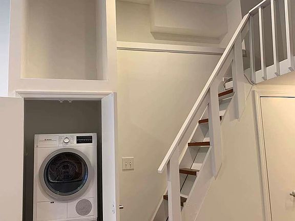 4th image of 322 E 59th St APT 1B